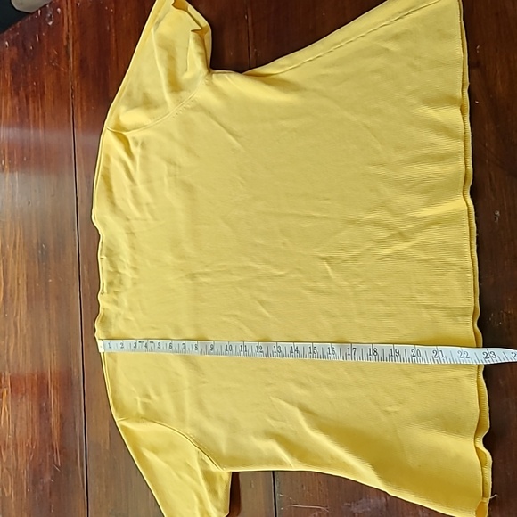 Like new tight knit short sleeve top with embellishments - Picture 5 of 5